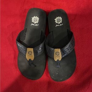 Yellow box black sandals